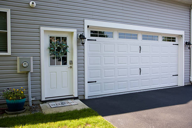 24/7 Emergency Garage Door Panel Replacement experts in Lake Pocotopaug, CT